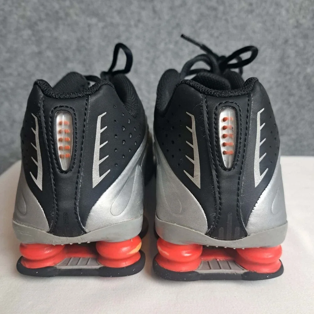 Nike Shox R4 Red Black Metallic Silver Sneakers, Size 5.5Y / 7W BNIB CW2626-005